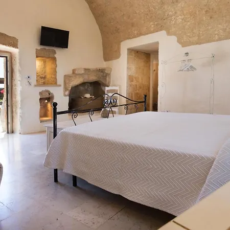 Antica Masseria Ficazzana - Tenuta 3* Marina Di Pescoluse