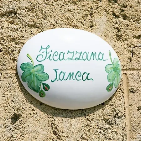 Antica Masseria Ficazzana - Tenuta 4*