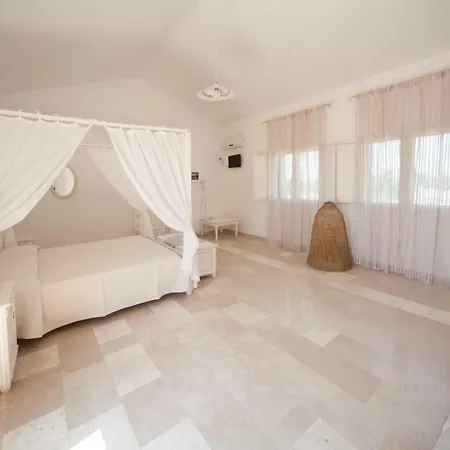 Antica Masseria Ficazzana - Tenuta 4* Марина-ди-Песколузе